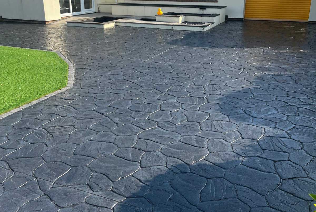 Tumbled Stone Classic Grey driveway with artificial grass