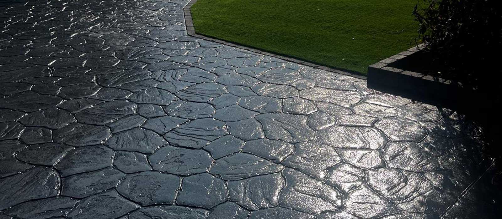 Tumbled Stone Classic Grey Driveway with Buckingham Artificial Grass